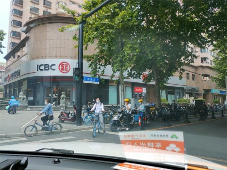 徐汇龙华零陵路540号，龙华医院对面360平重餐饮商铺