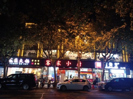上海市浦东新区临沂路213沿街一至二层门面房出租 价格很低